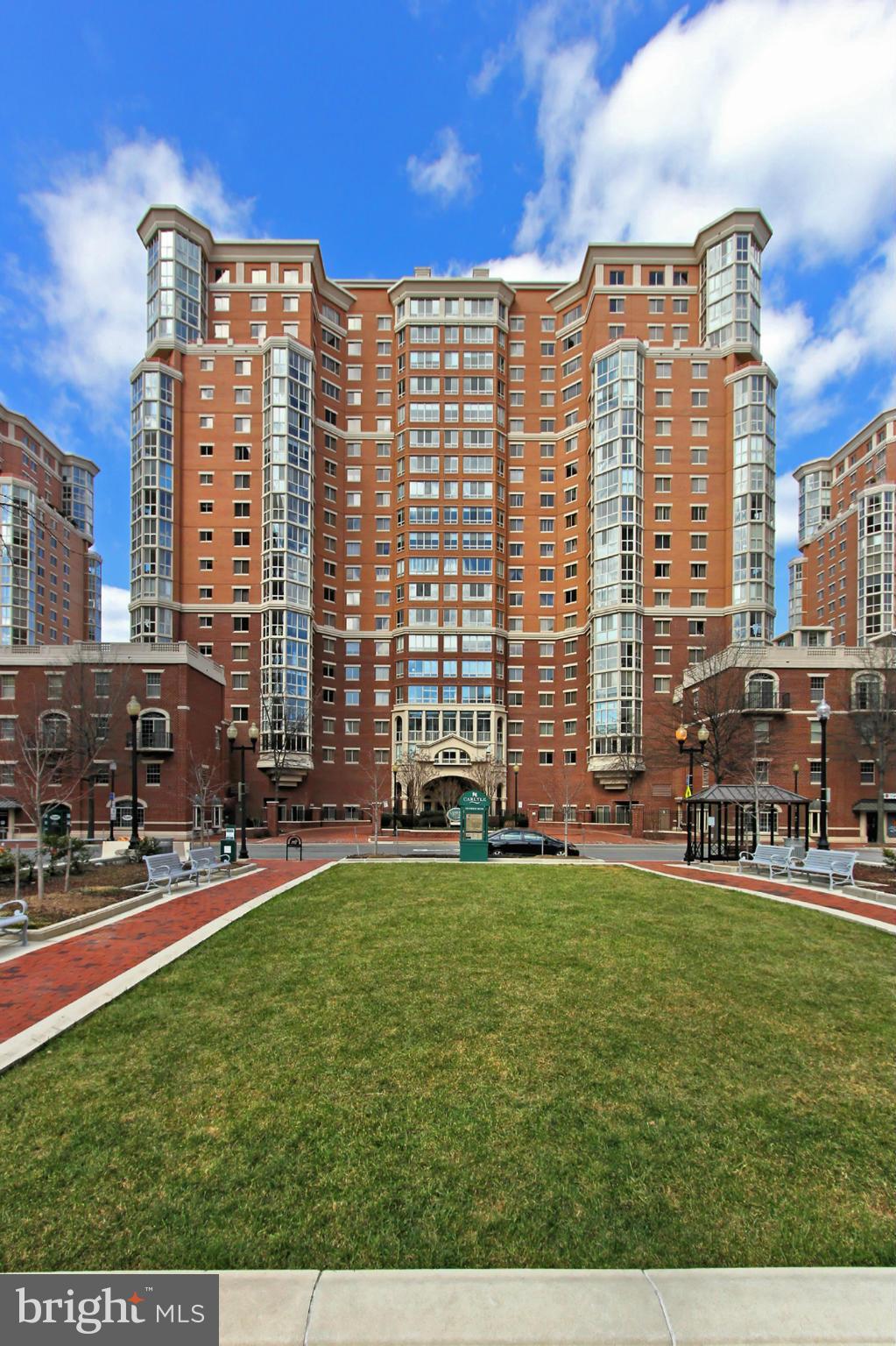 CARLYLE TOWERS - Residential