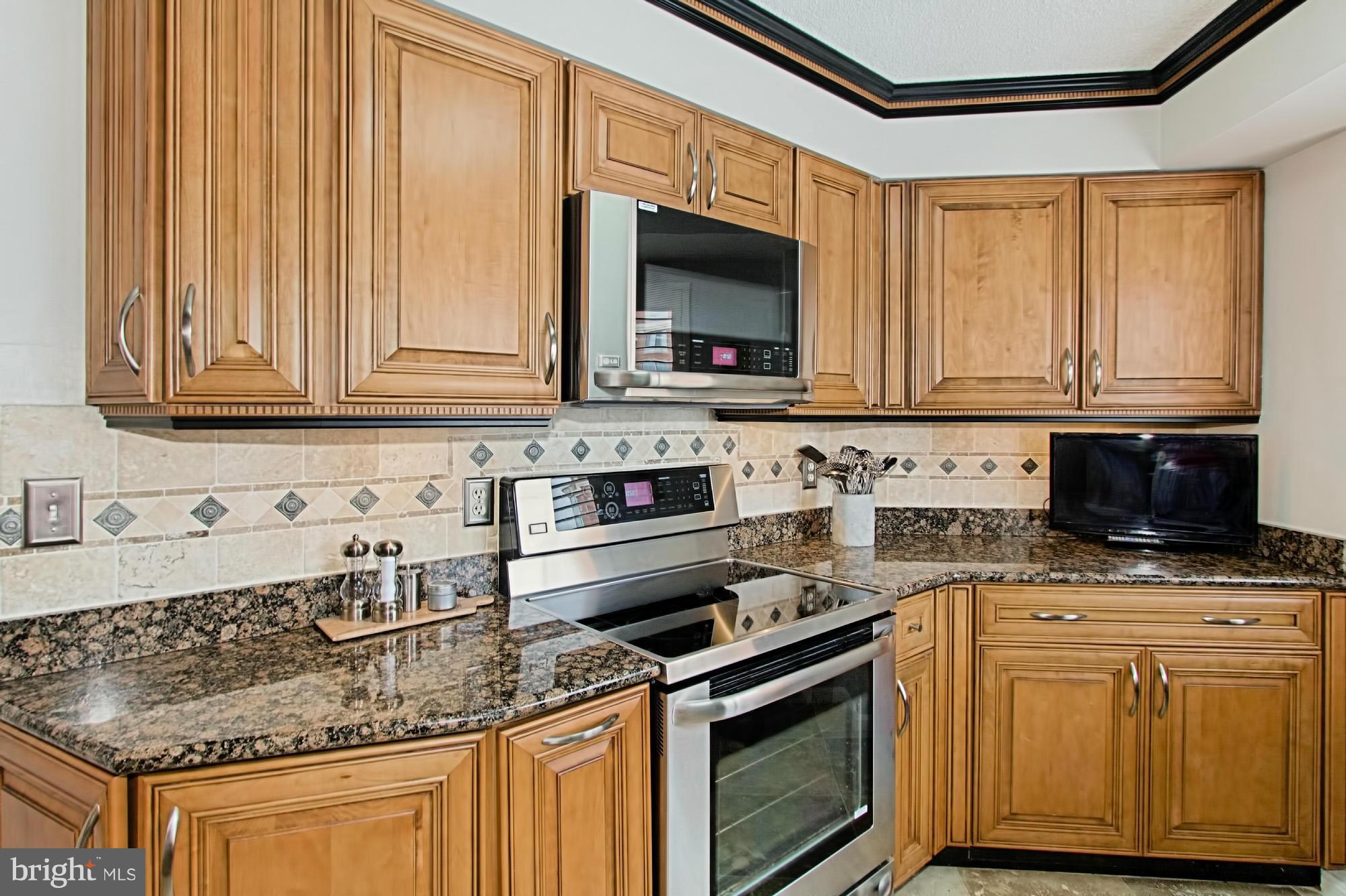 CARLYLE TOWERS - Residential