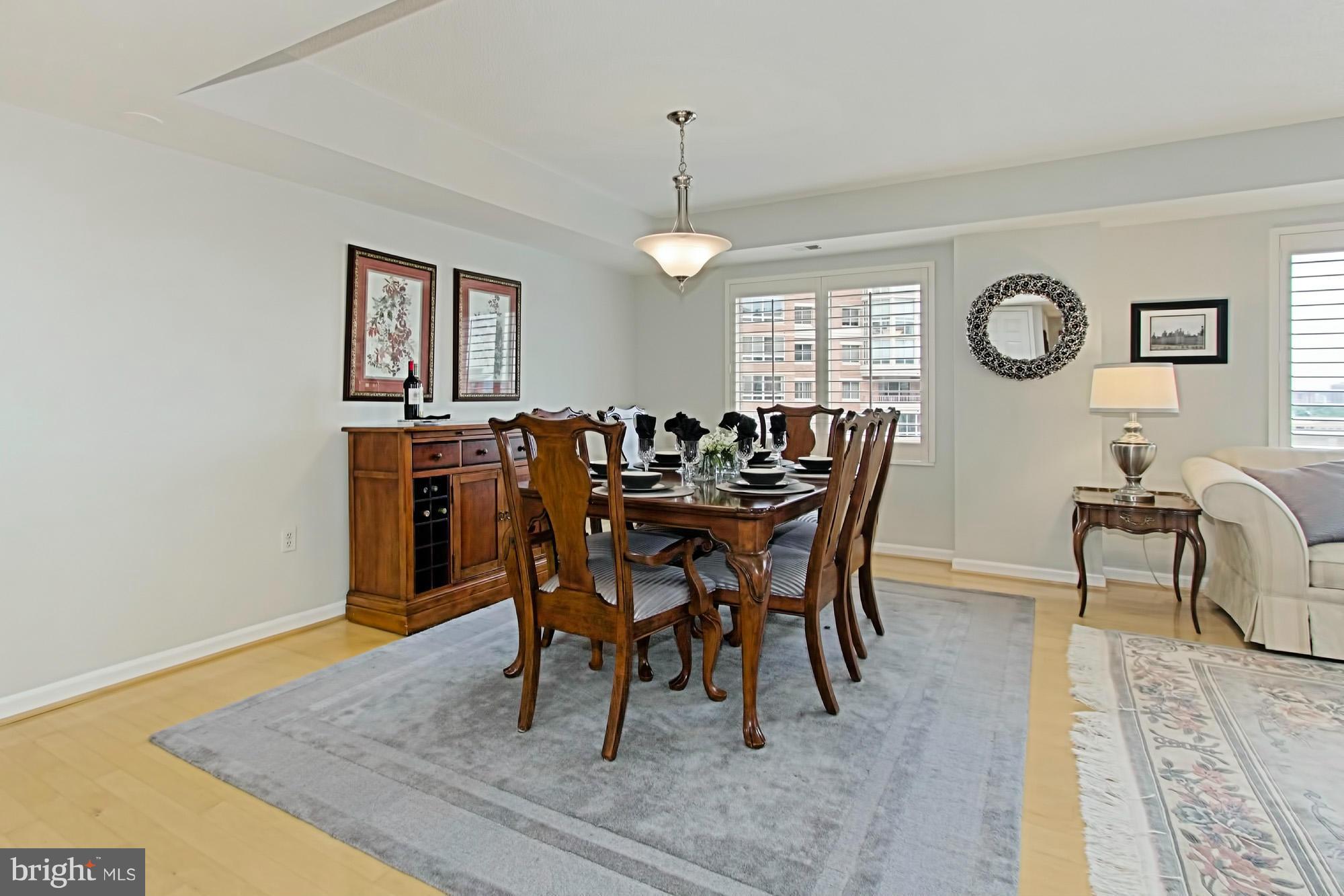 CARLYLE TOWERS - Residential