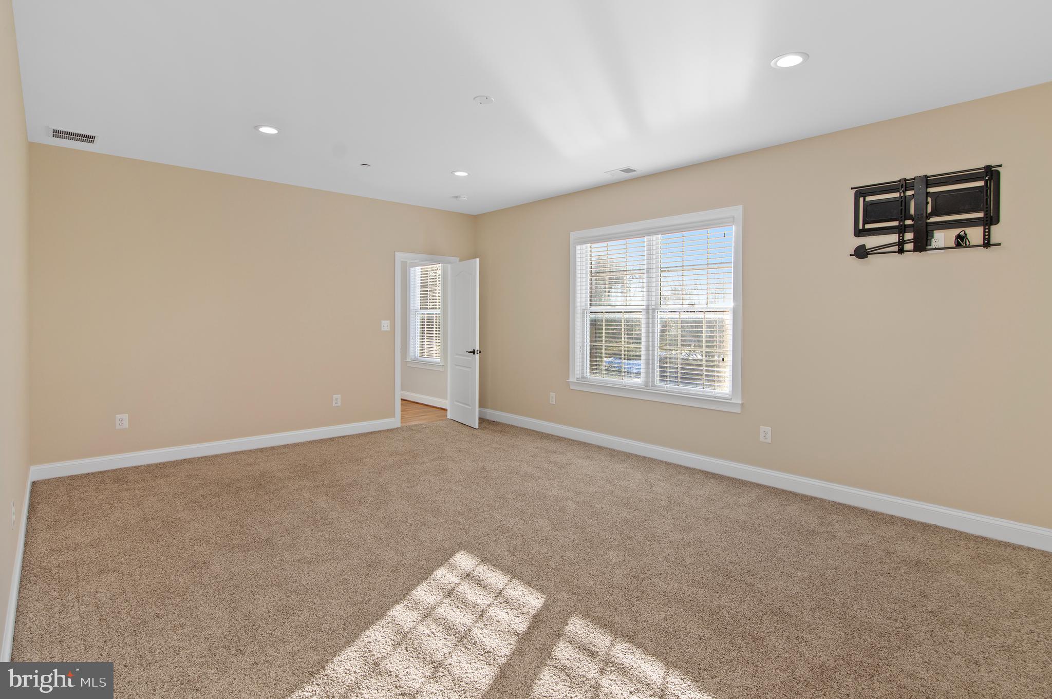 NORTH ROLAND PARK - Residential