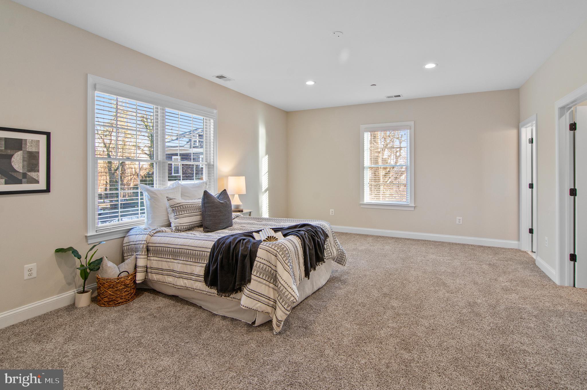 NORTH ROLAND PARK - Residential