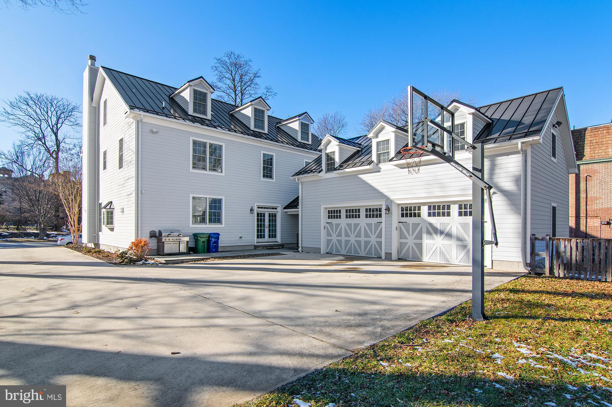 NORTH ROLAND PARK - Residential