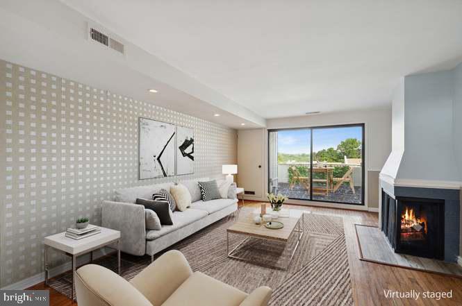 SUMMIT HOUSE - Residential