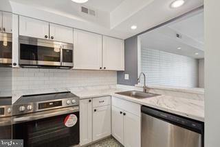 SUMMIT HOUSE - Residential