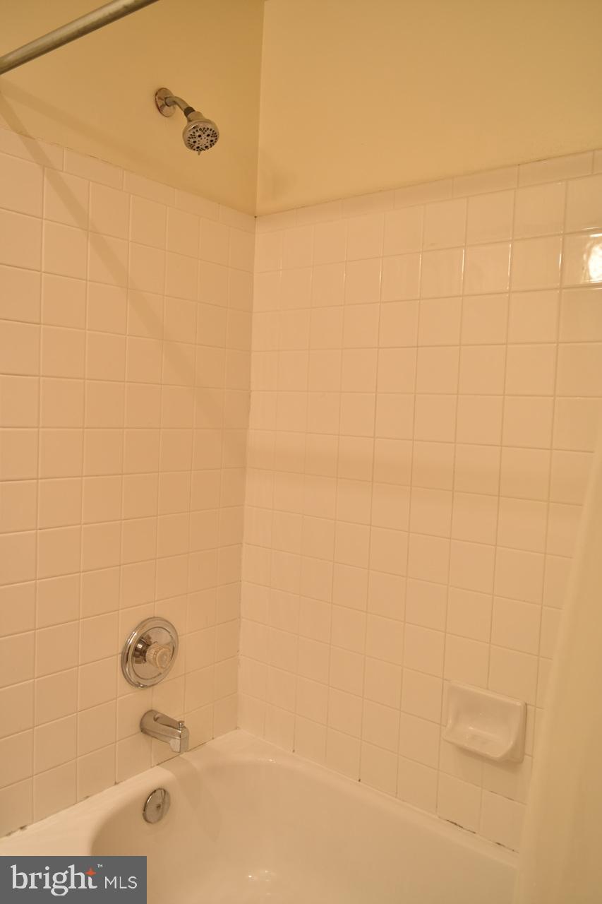 CENTREVILLE GREEN - Residential Lease