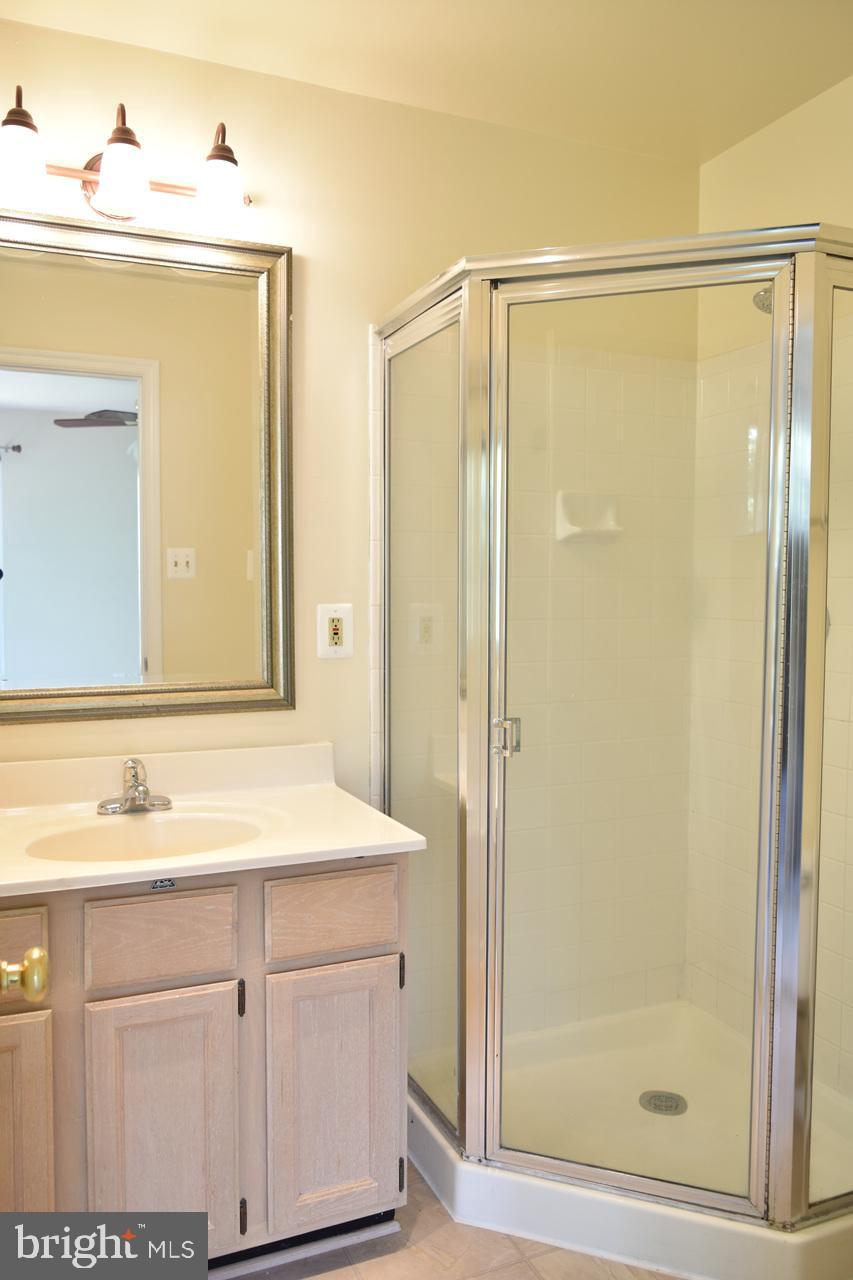 CENTREVILLE GREEN - Residential Lease