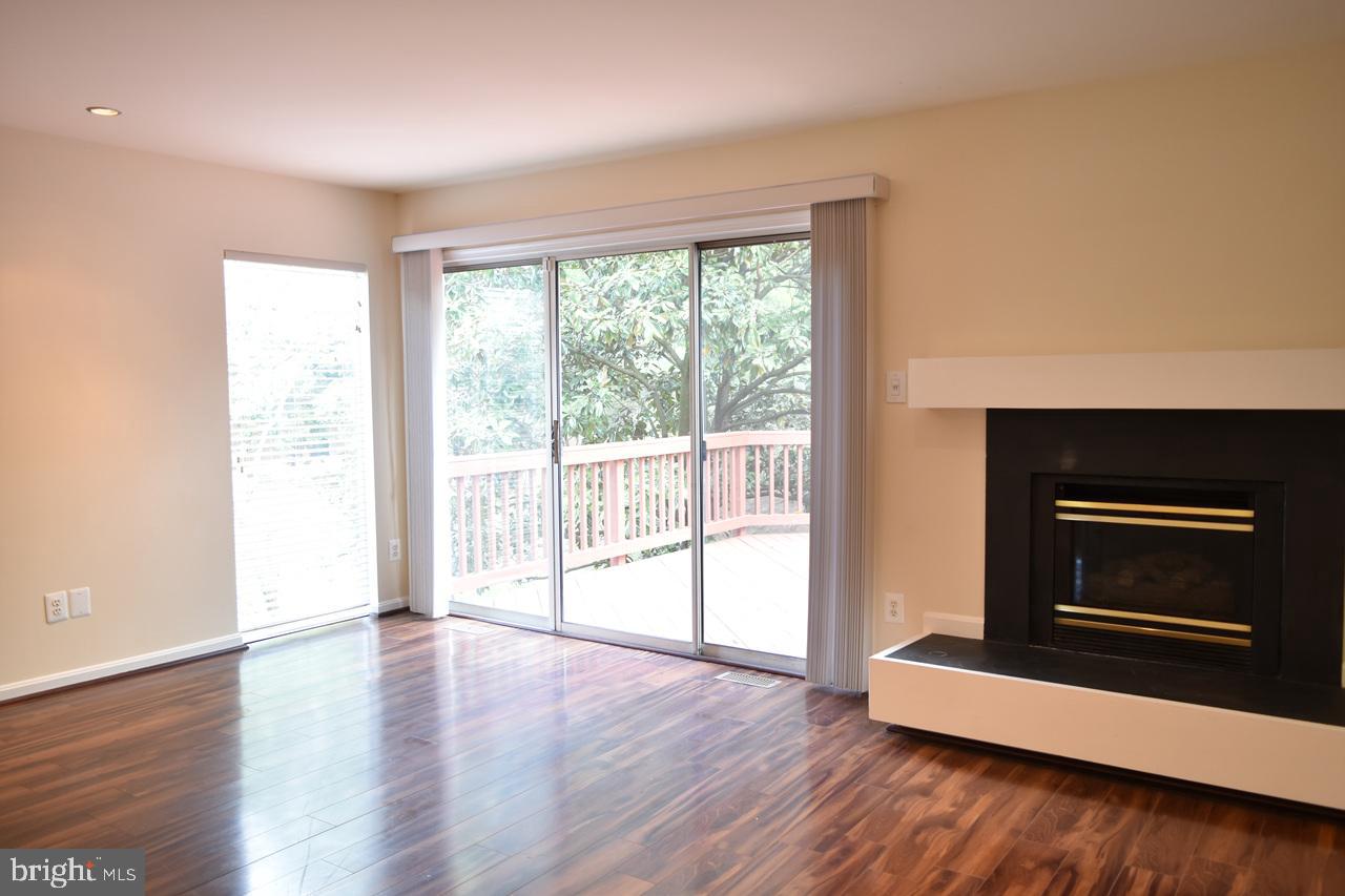 CENTREVILLE GREEN - Residential Lease