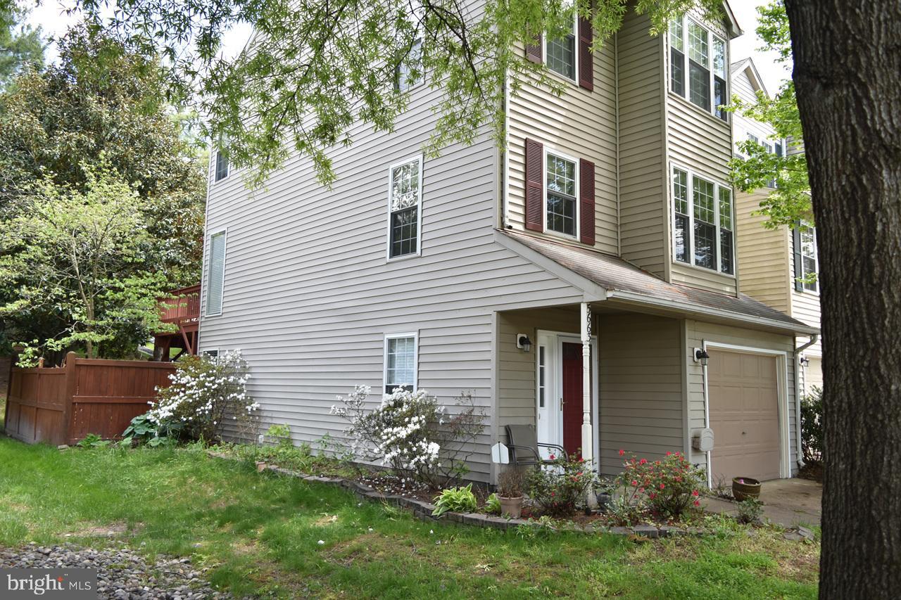 CENTREVILLE GREEN - Residential Lease