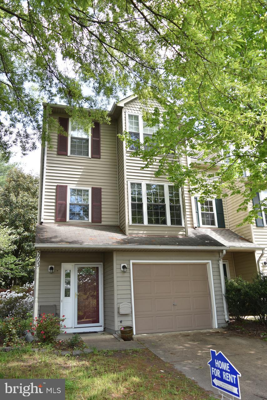 CENTREVILLE GREEN - Residential Lease