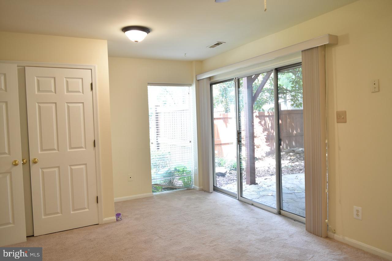 CENTREVILLE GREEN - Residential Lease