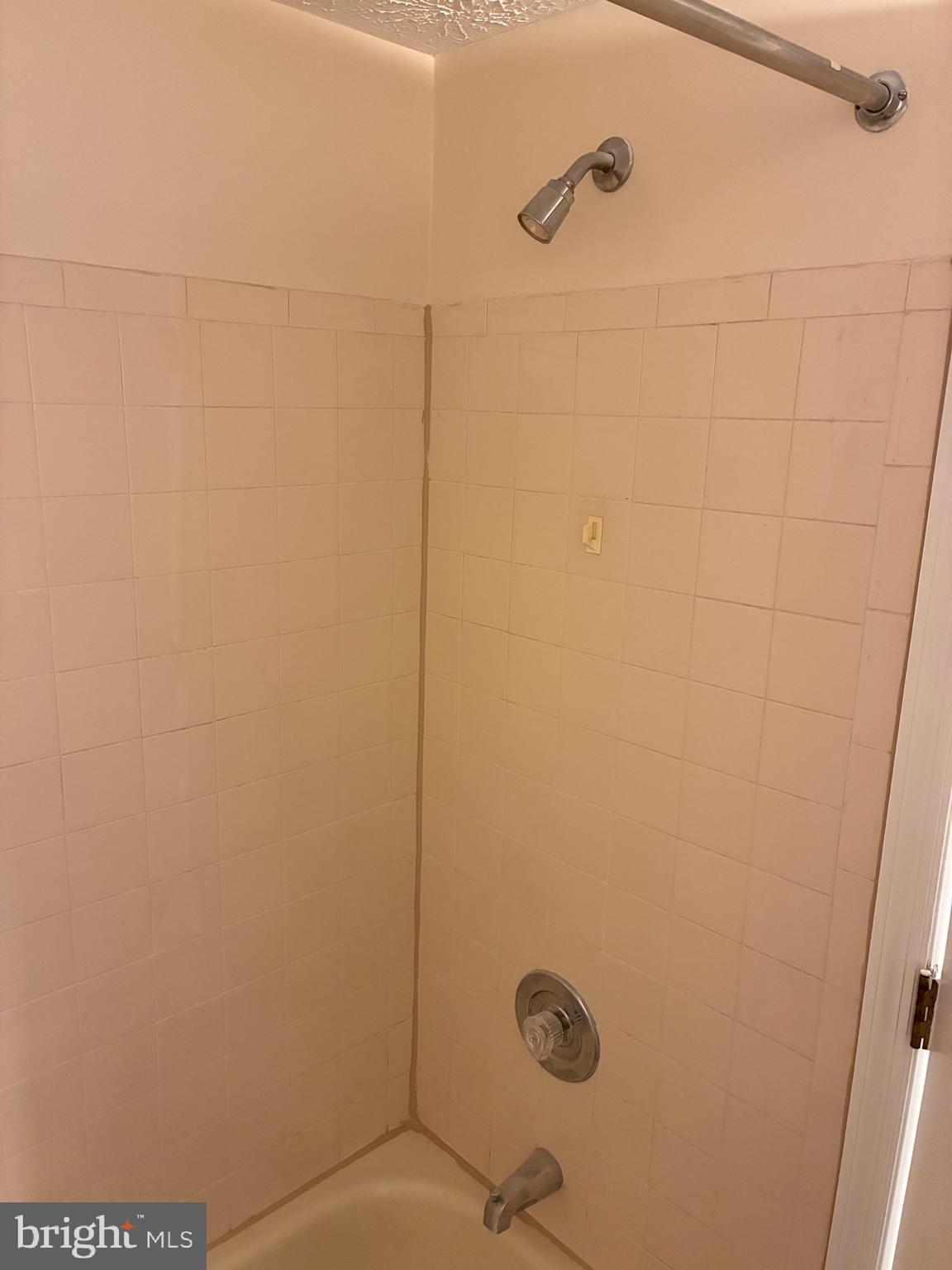 BEDFORD COMMONS - Residential Lease