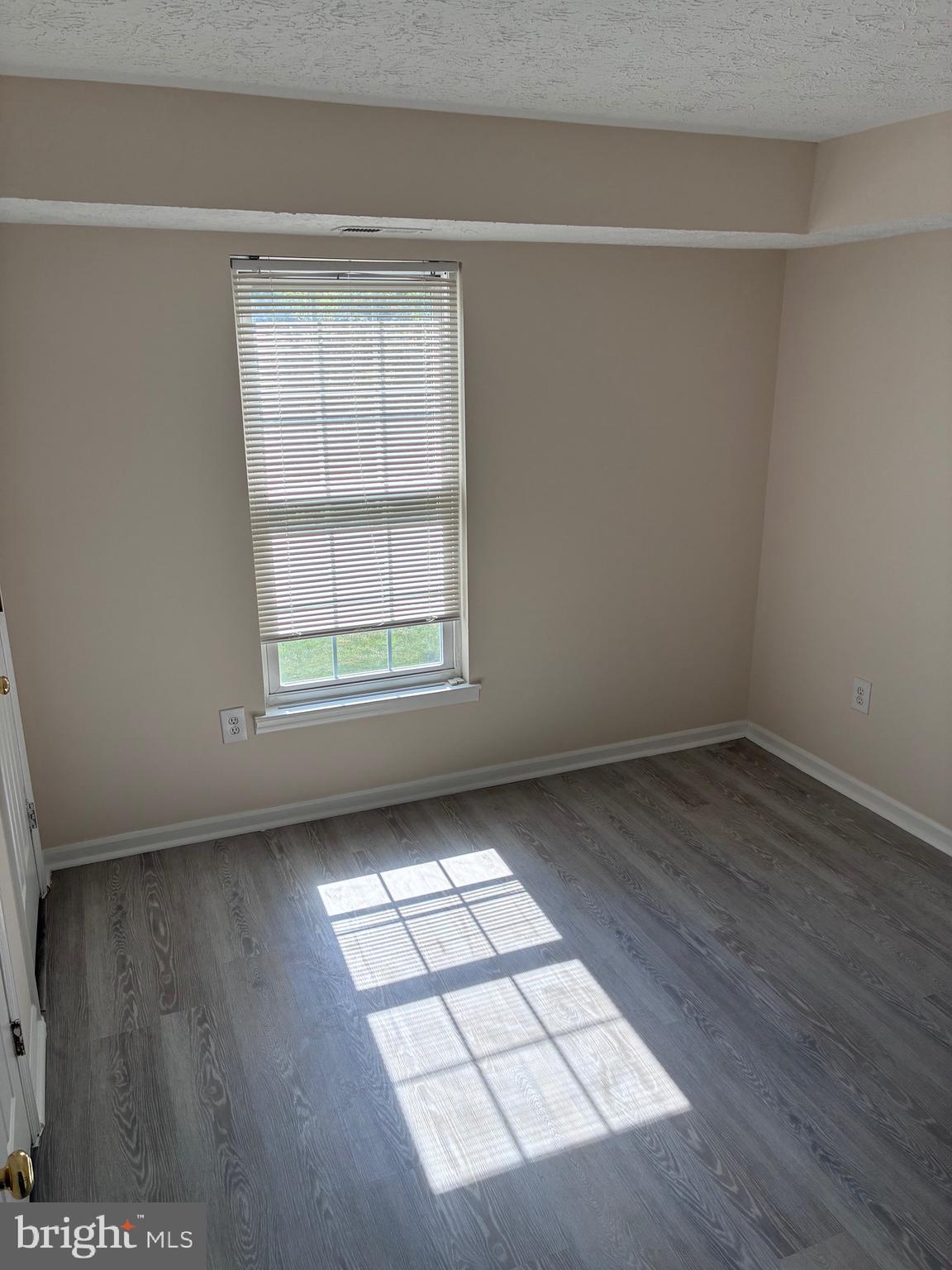 BEDFORD COMMONS - Residential Lease