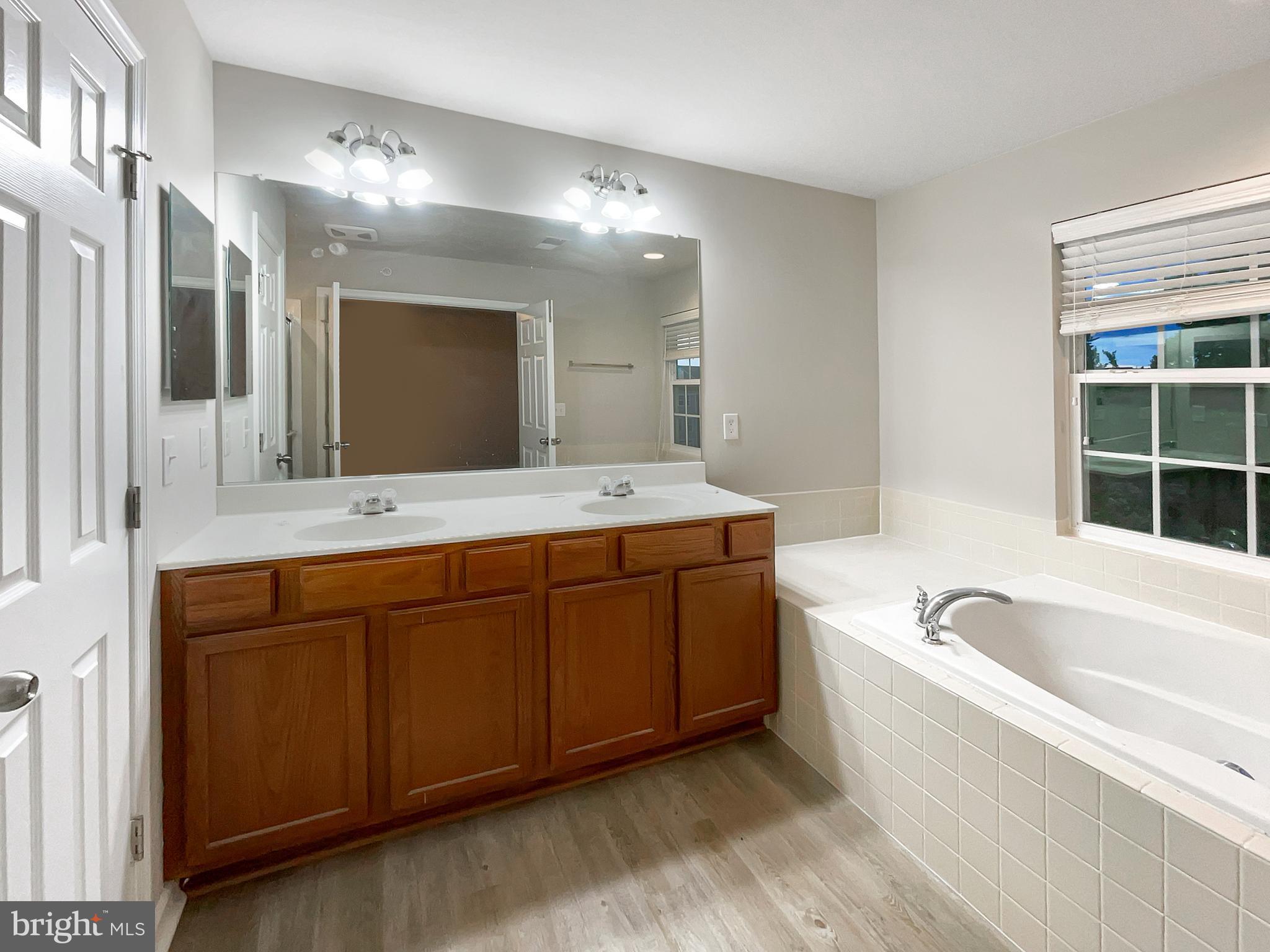 CASCADES PLACE CONDOMINIUM - Residential