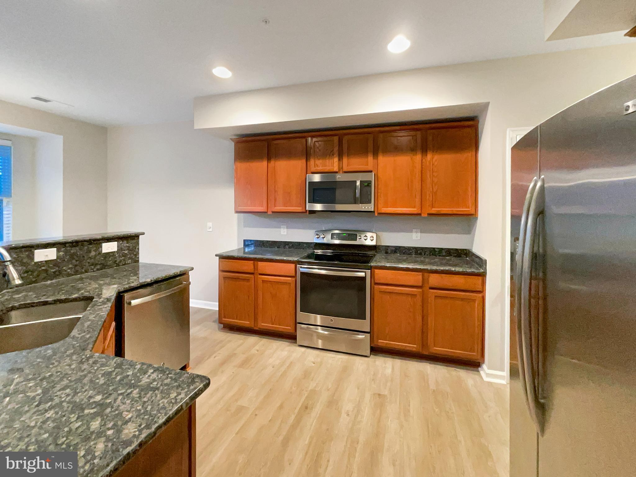 CASCADES PLACE CONDOMINIUM - Residential