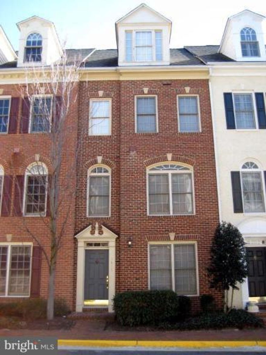 WALK TO THE METRO! IN THE HEART OF TYSONS, 4 LEVELS OF BEAUTY!2 CAR GARAGE, HARDWOODS, GAS COOKING , DECK OFF KITCHEN, 4TH LEVEL HAS HUGE BEDROOM WITH FULL BATH, WALK TO SHOPPING, RESTS. METRO, EVERYTHING THAT TYSONS CORNER HAS TO OFFER.