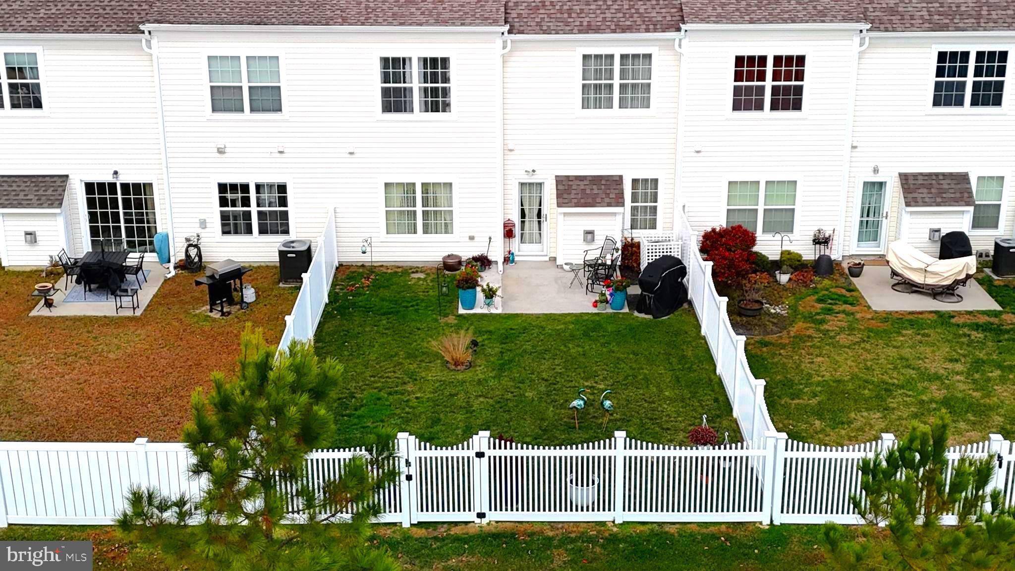 LAKELANDS AT EASTON - Residential