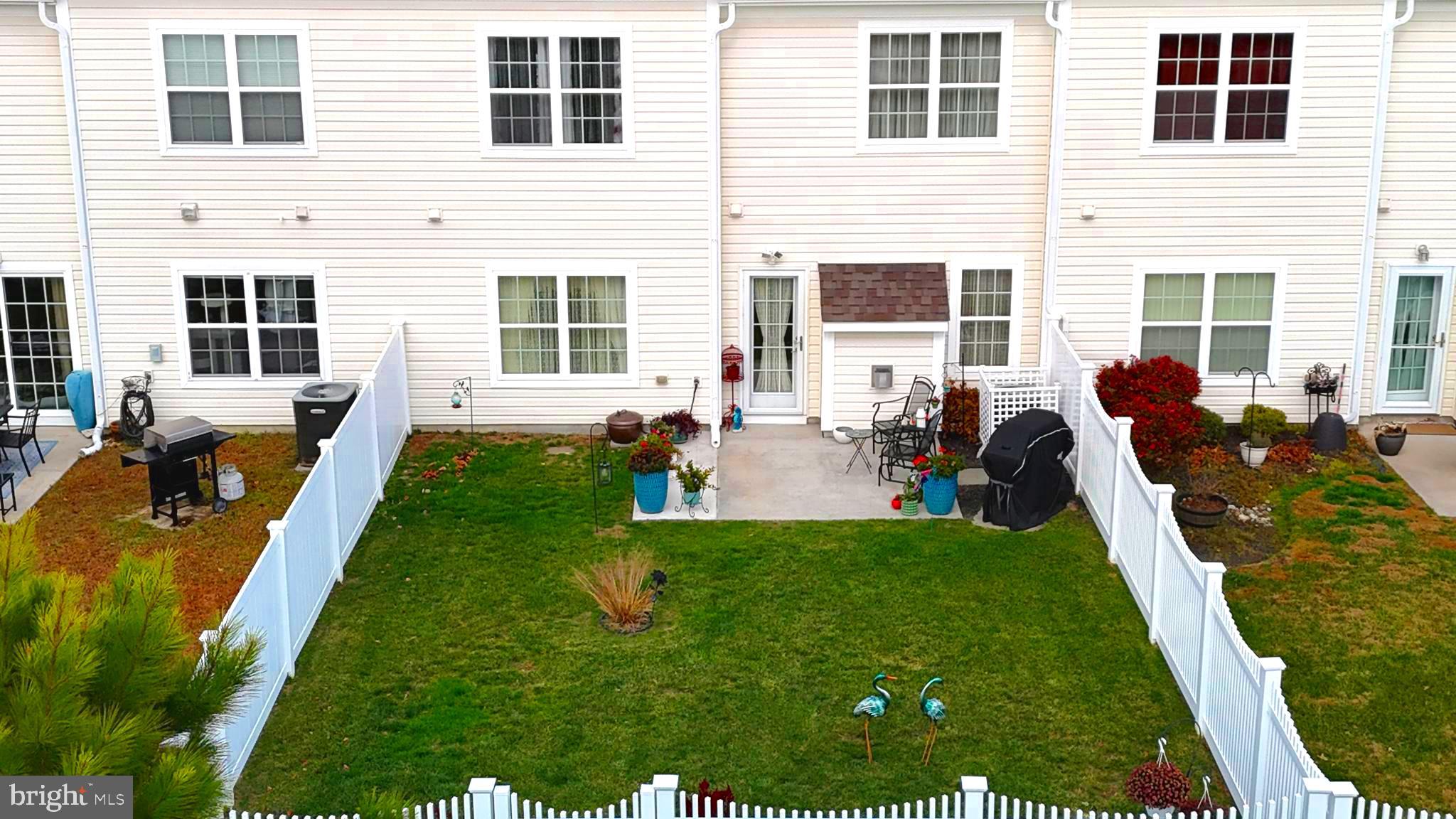 LAKELANDS AT EASTON - Residential