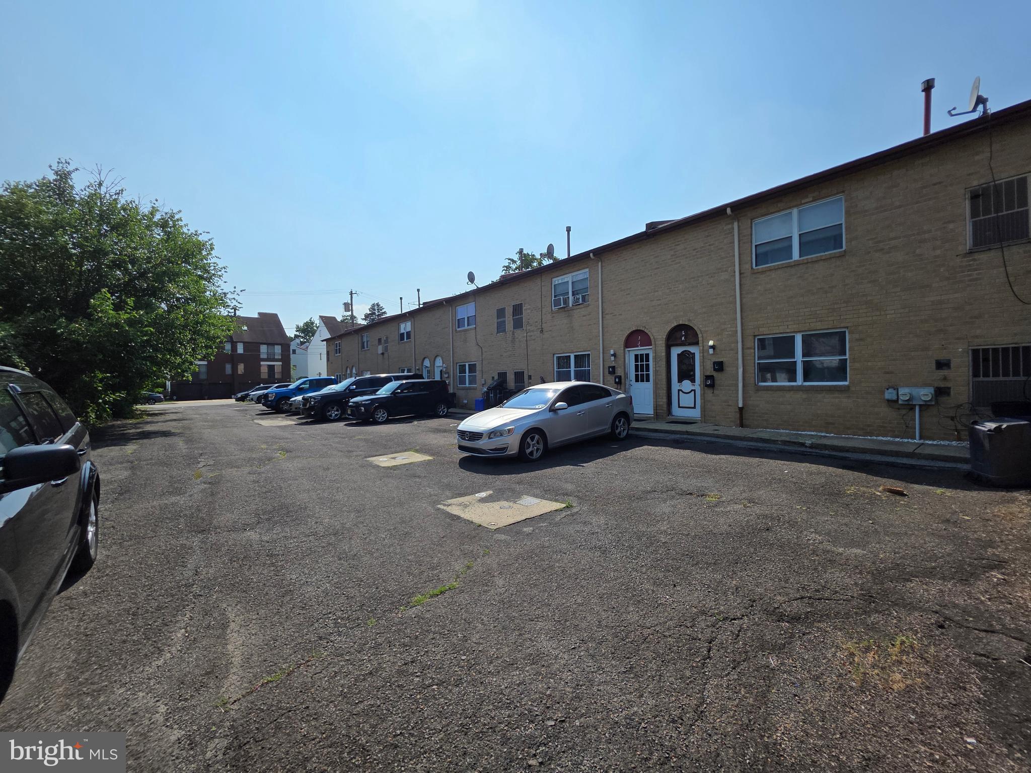 Calling all Investors and Owner occupied Buyer's. Welcome to this duplex located in the Torresdale section. Unit K is Vacant. Unit L is occupied with a long term Tenant. Property to be sold in the as-is condition. Serious inquiries only.