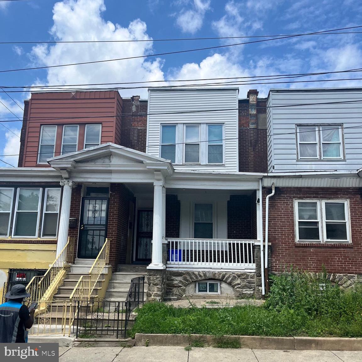 2 Bedroom, 1 Bath upper unit in Logan area. Water included. Convenient location. Landlord prefers credit score 620+ and income 2.5 times the rent. No pets. Rent Spree link included in listing, apply via this link. Agents - NTN is also accepted, please reach out by email to send offer to rent. Any questions, please text or email me.