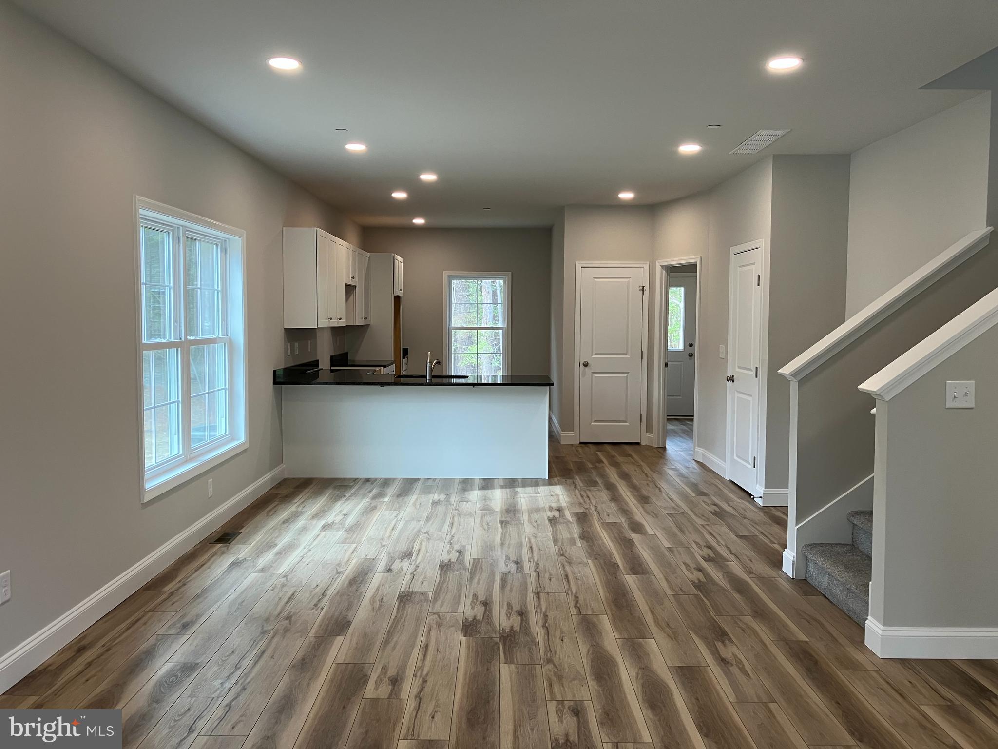 5814 CLAM COVE