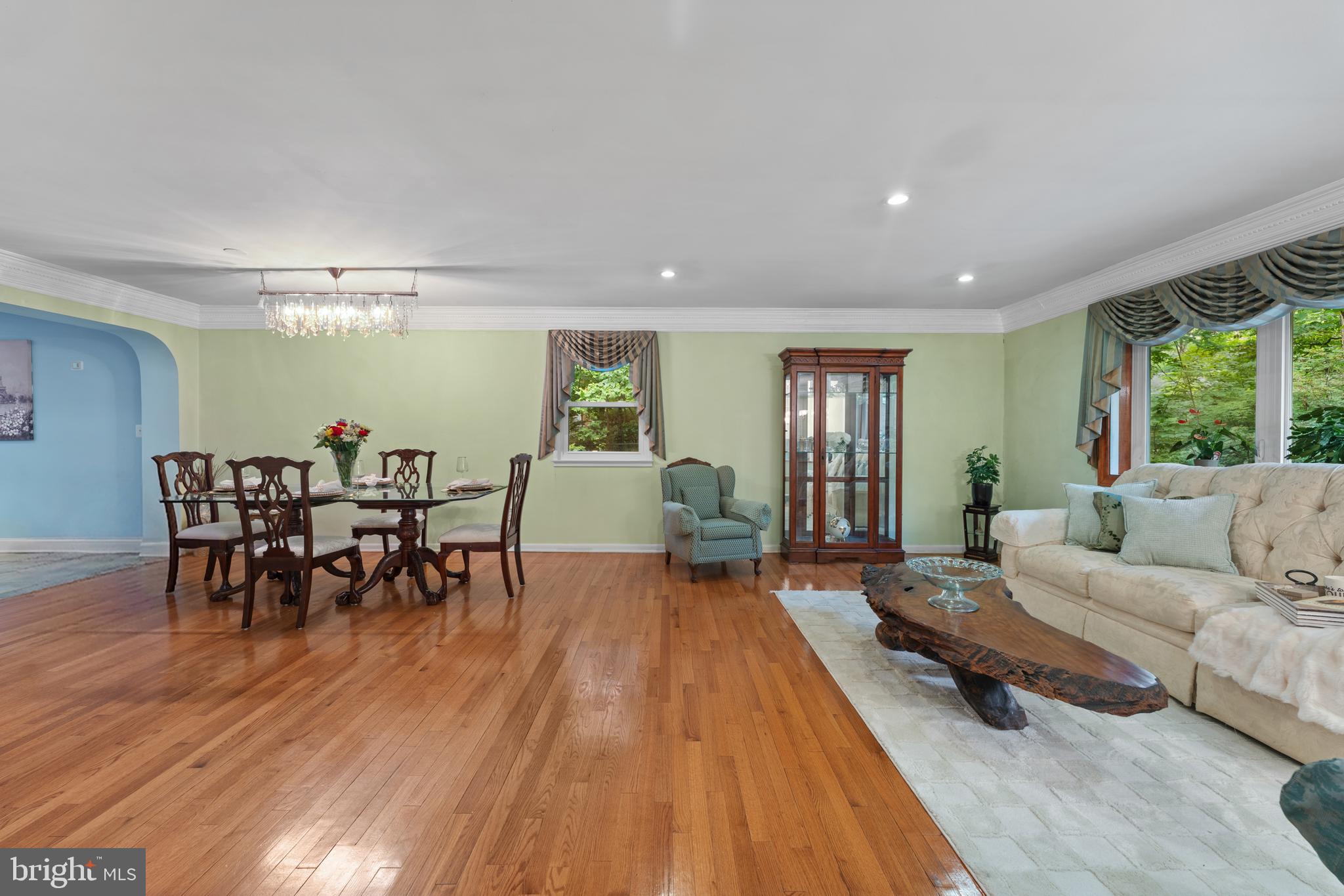 6816 SHRINE COURT