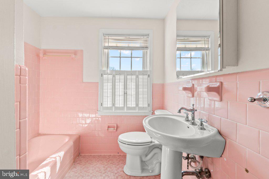 LOCH RAVEN MANOR - Residential