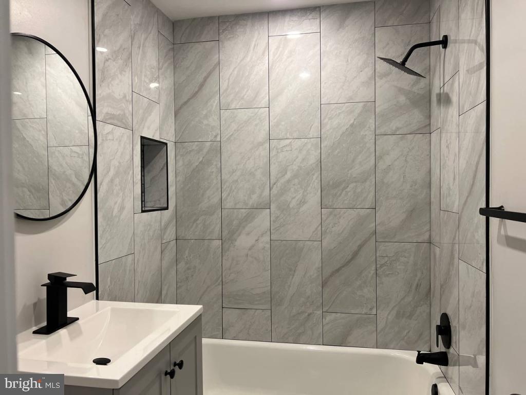 GREENWICH HILL - Residential