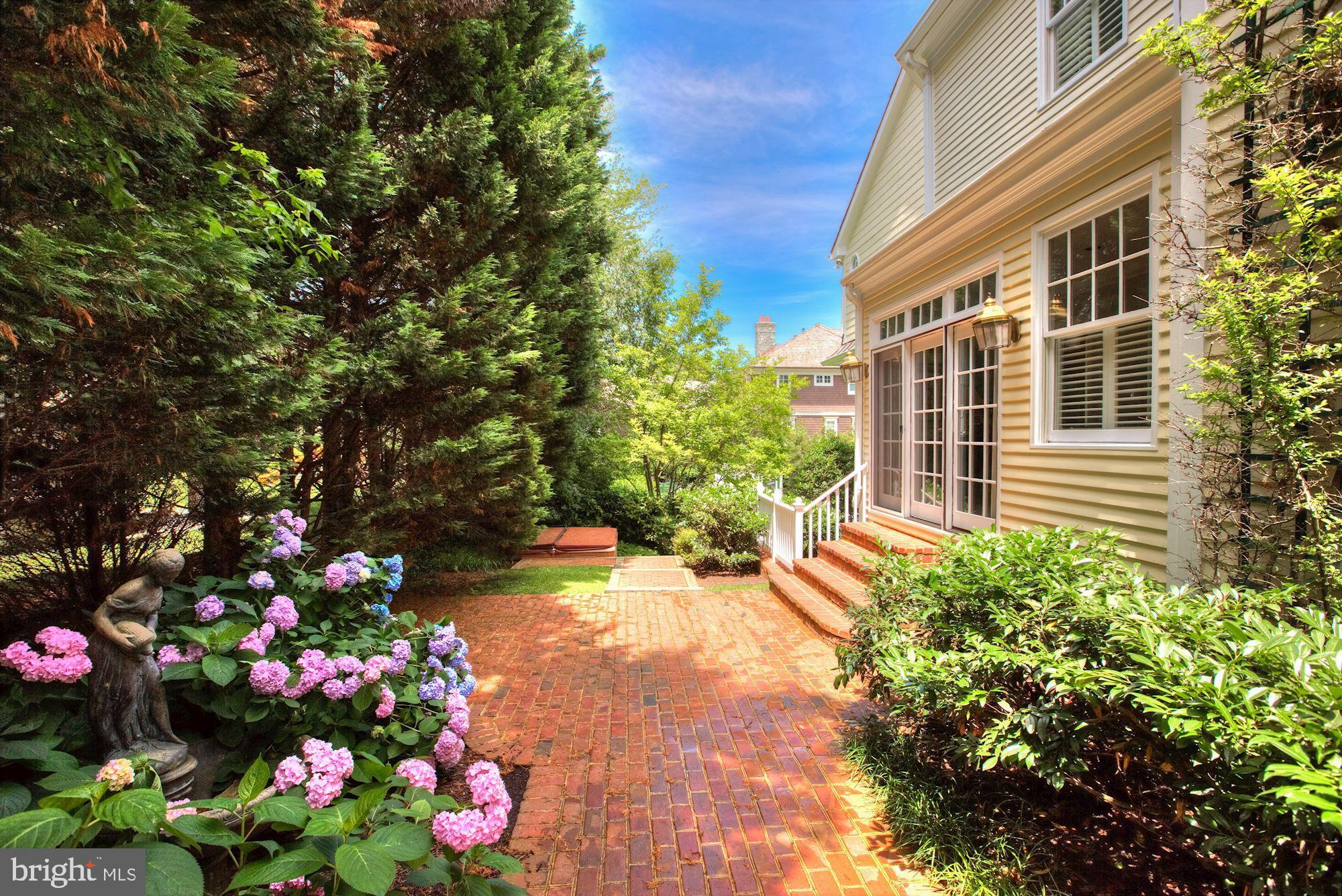 LANGLEY FARMS - Residential