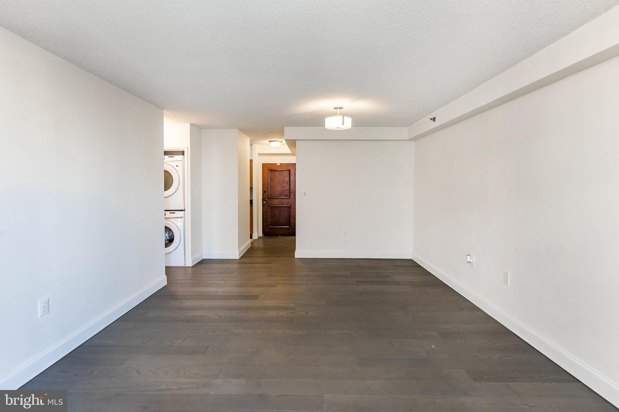 FAIRMONT PLAZA - Residential