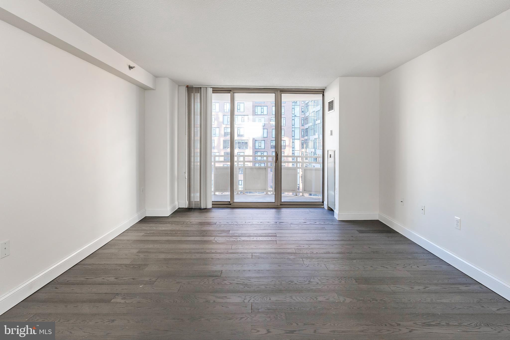 FAIRMONT PLAZA - Residential