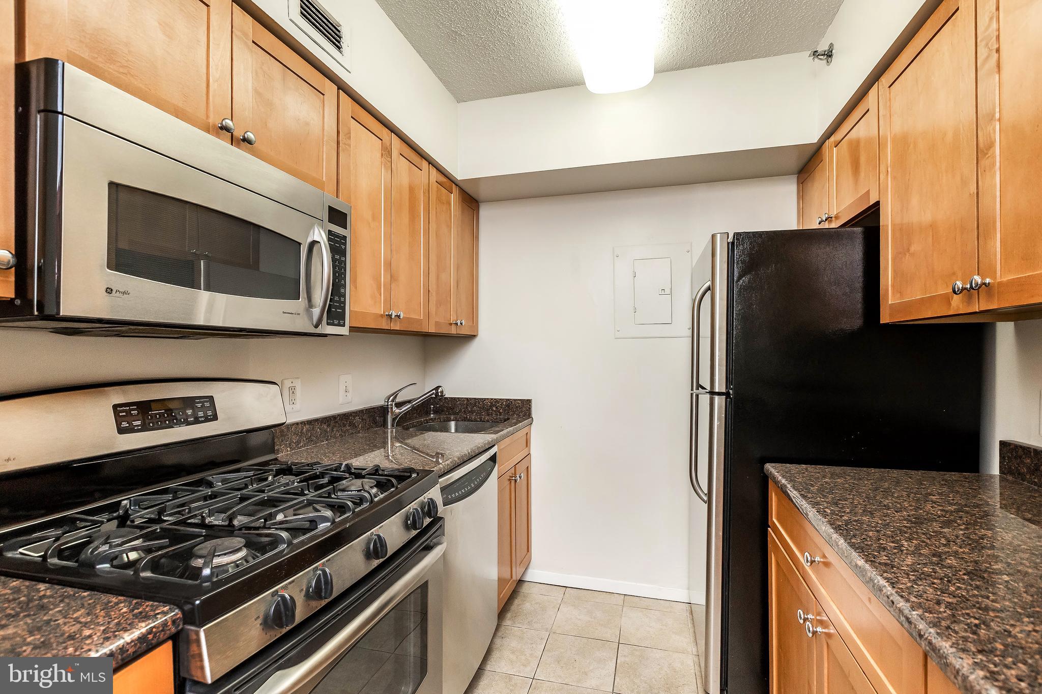 FAIRMONT PLAZA - Residential