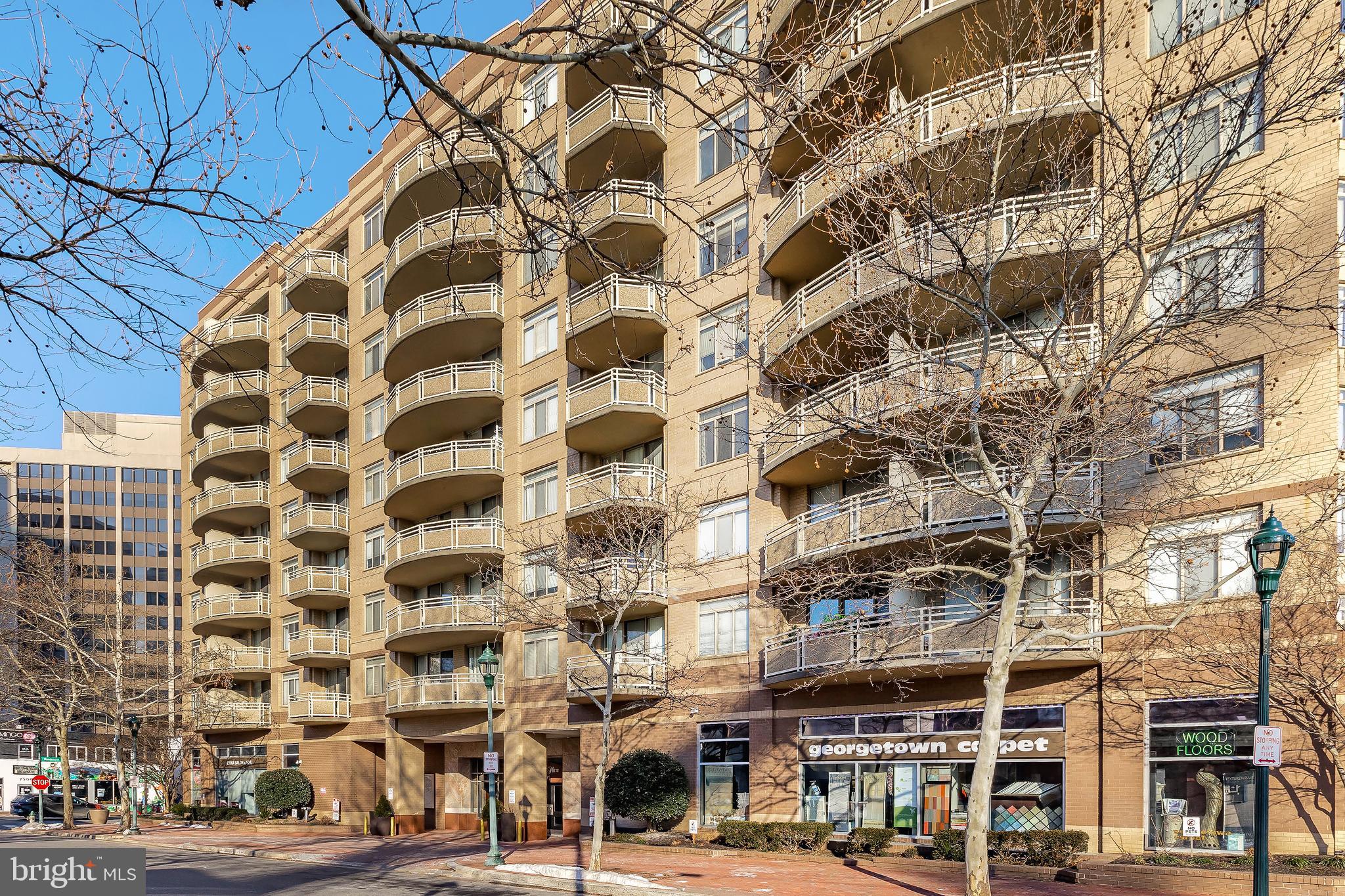 FAIRMONT PLAZA - Residential