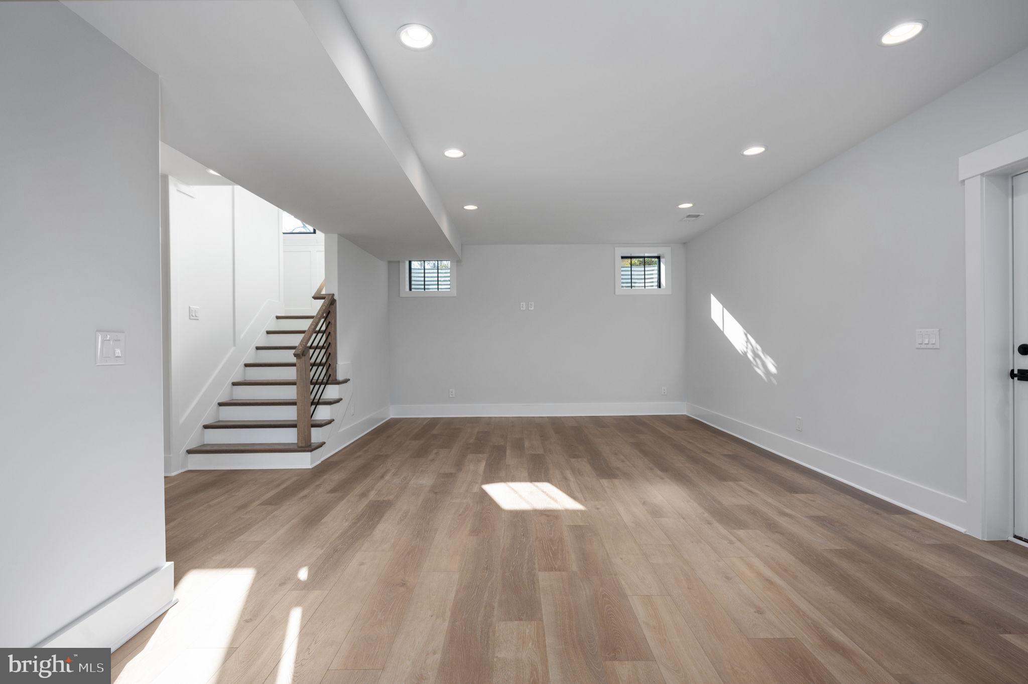 EAST VIENNA WOODS - Residential