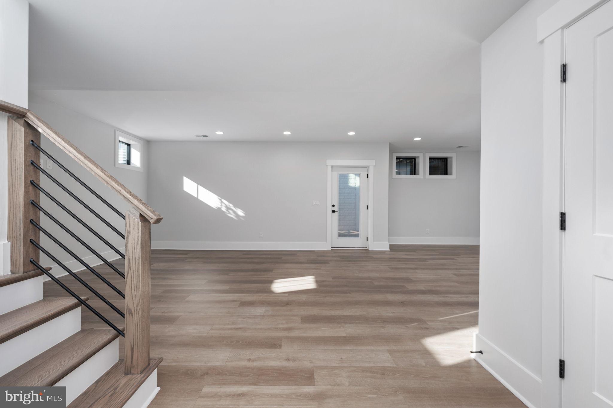 EAST VIENNA WOODS - Residential