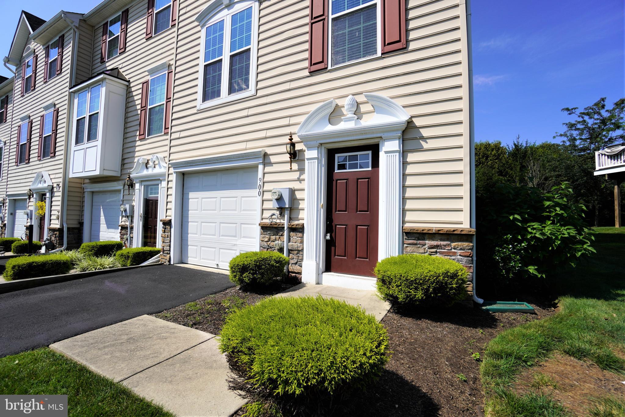 HIGHVIEW AT MONTGOME - Residential Lease