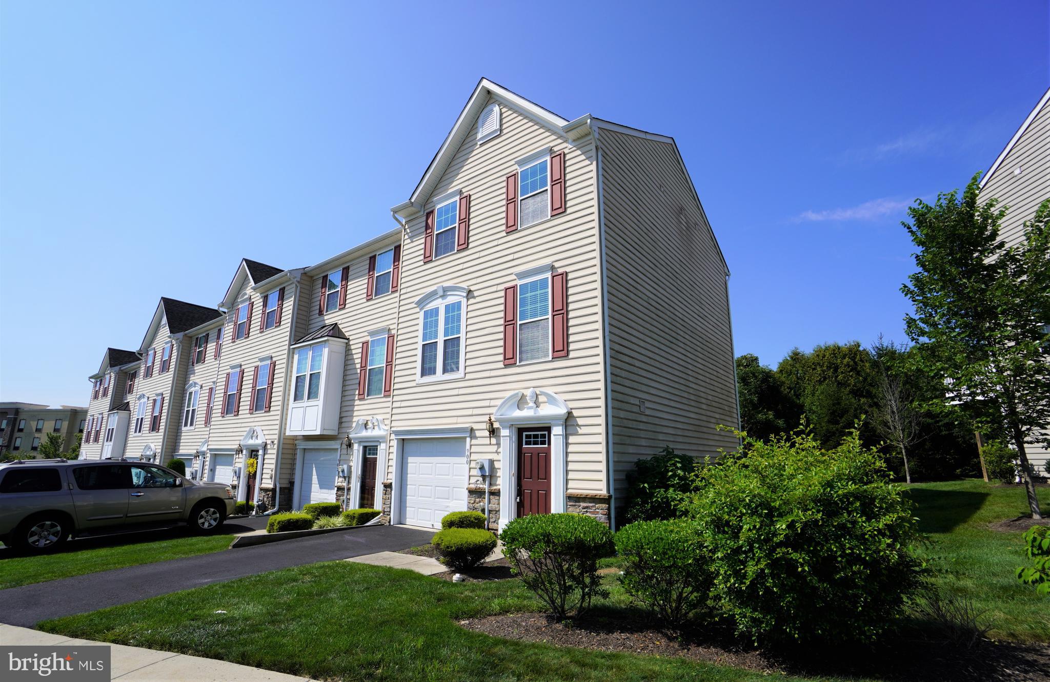 HIGHVIEW AT MONTGOME - Residential Lease