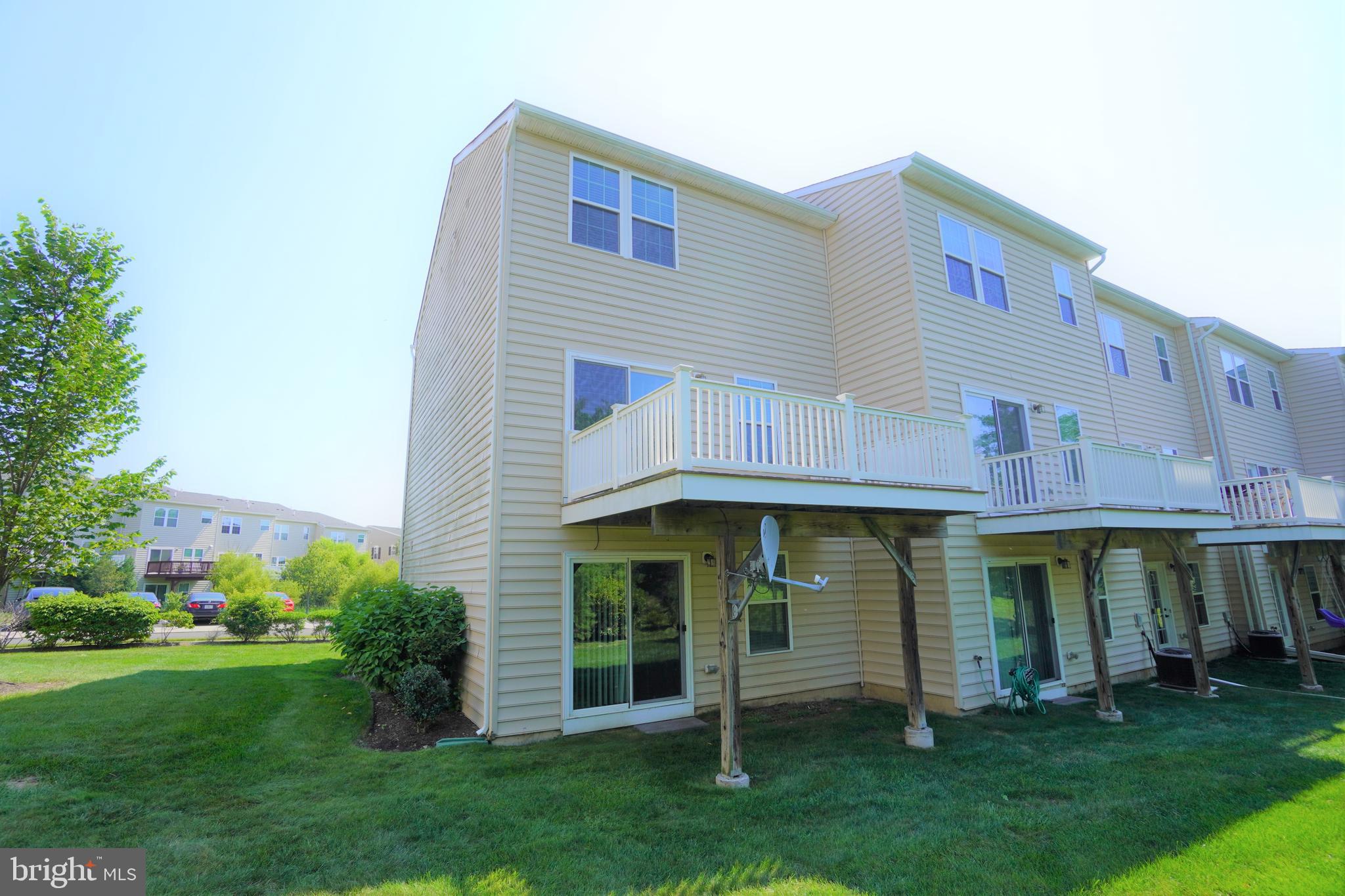 HIGHVIEW AT MONTGOME - Residential Lease