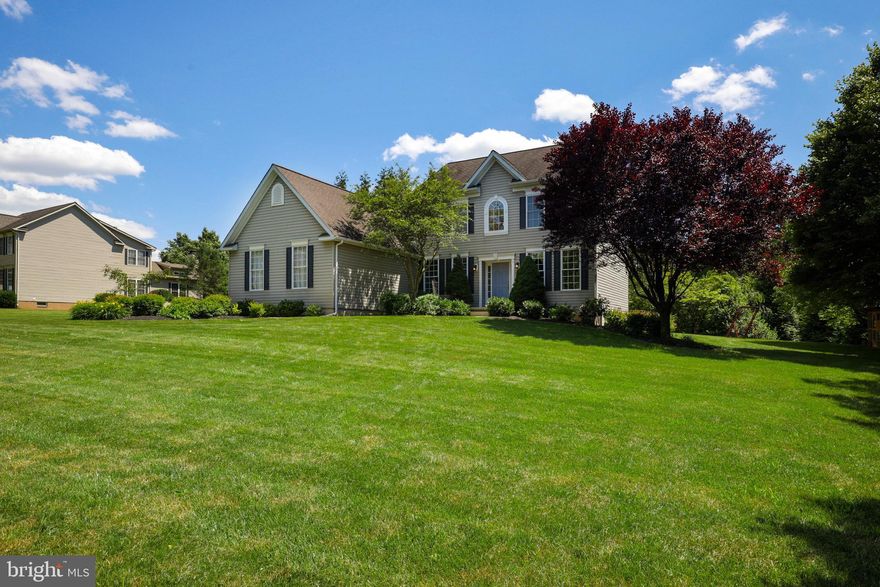 Gorgeous Colonial Nestled On A Perfect 1+ Acre Lot w/ Flat Backyard & Views! Convenient To Jacksonville's Local Shopping & Restaurants, This Home Features A Modern Open Floor Plan & Almost 4,500 Square Feet Of Finished Living Space - Will Not Last!