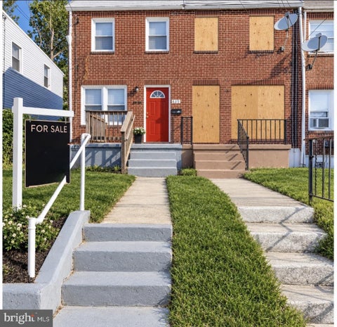 Photo of 3156 Strickland Street, BALTIMORE, MD 21229 (MLS # MDBA2219370)