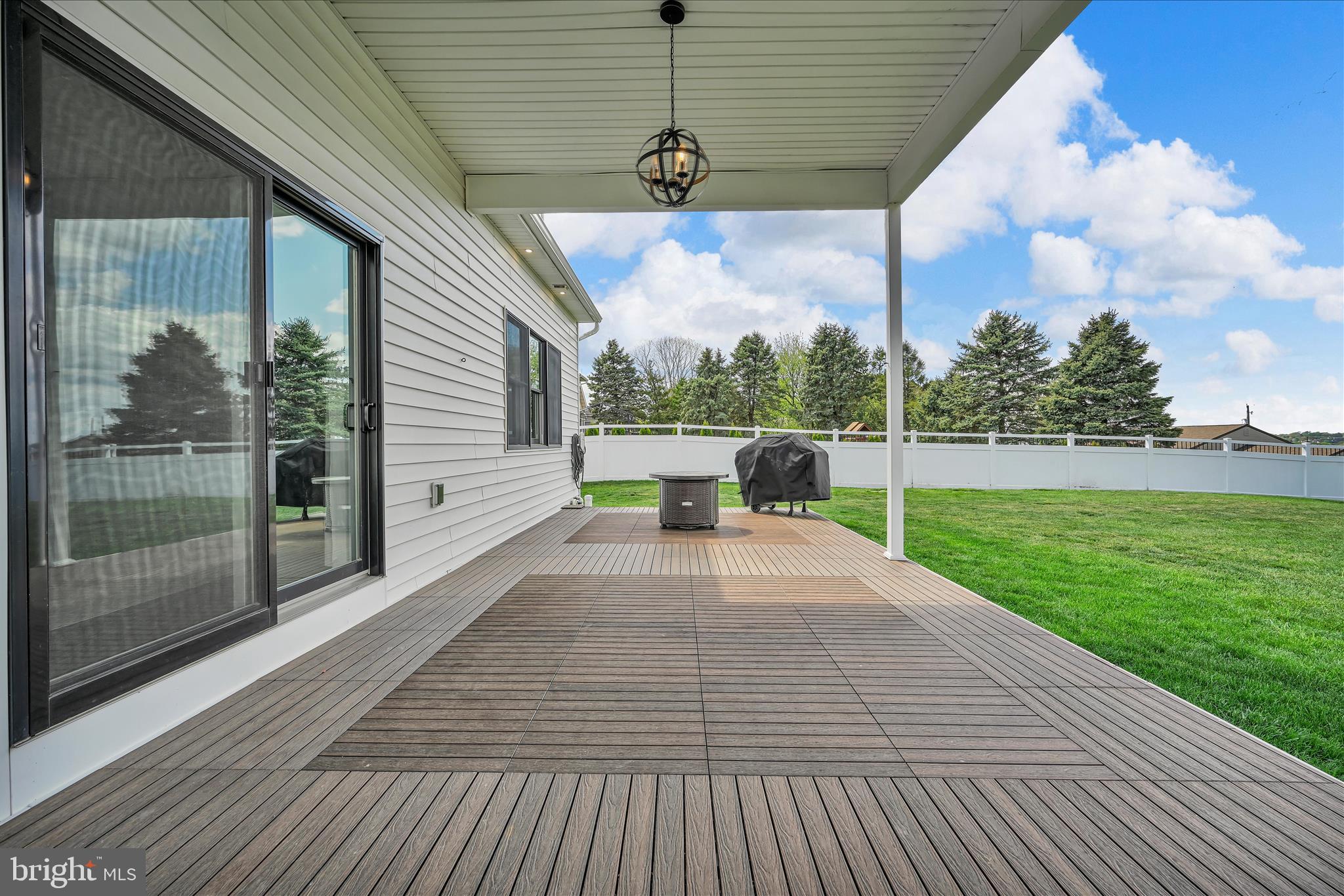 643 RIDGEVIEW ROAD S