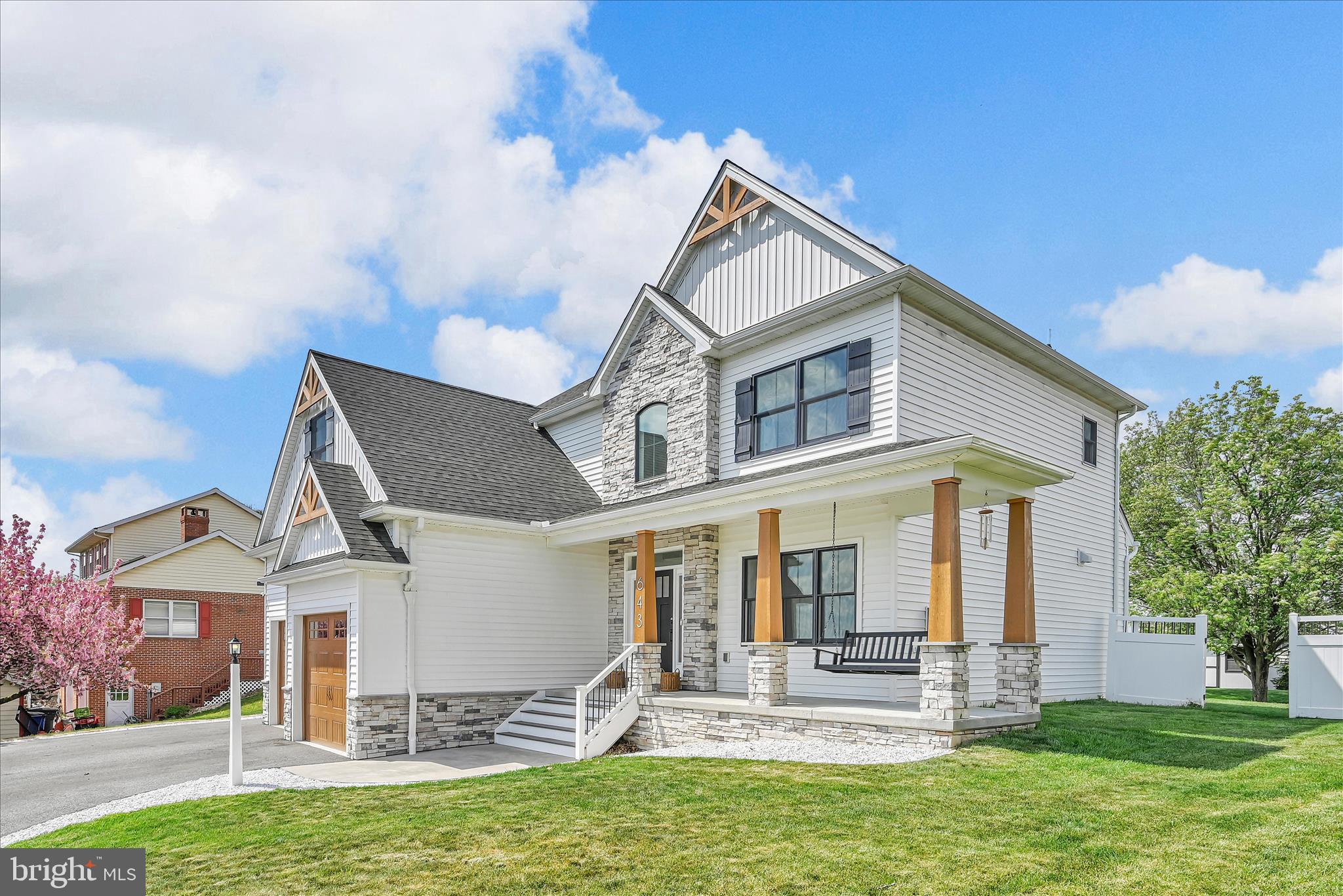 643 RIDGEVIEW ROAD S