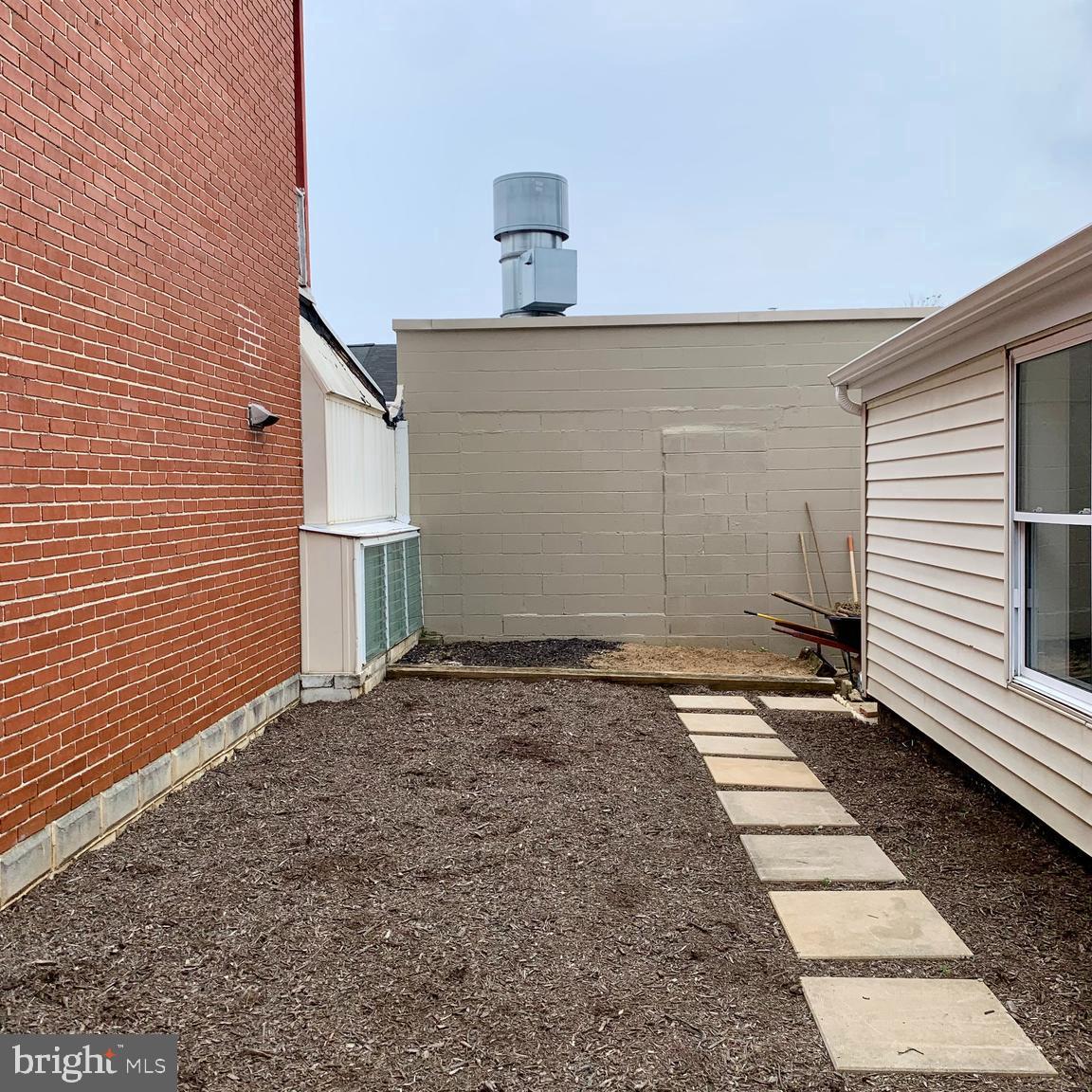 738 POPLAR STREET