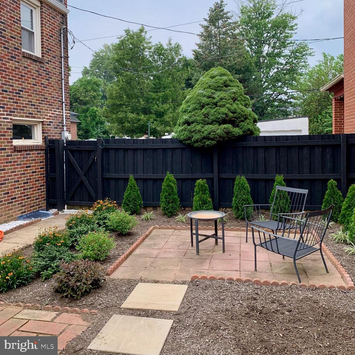 738 POPLAR STREET