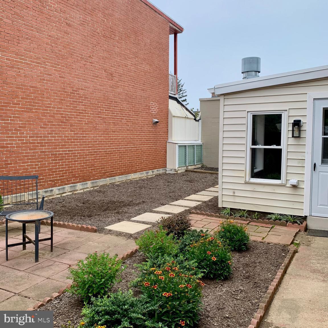738 POPLAR STREET