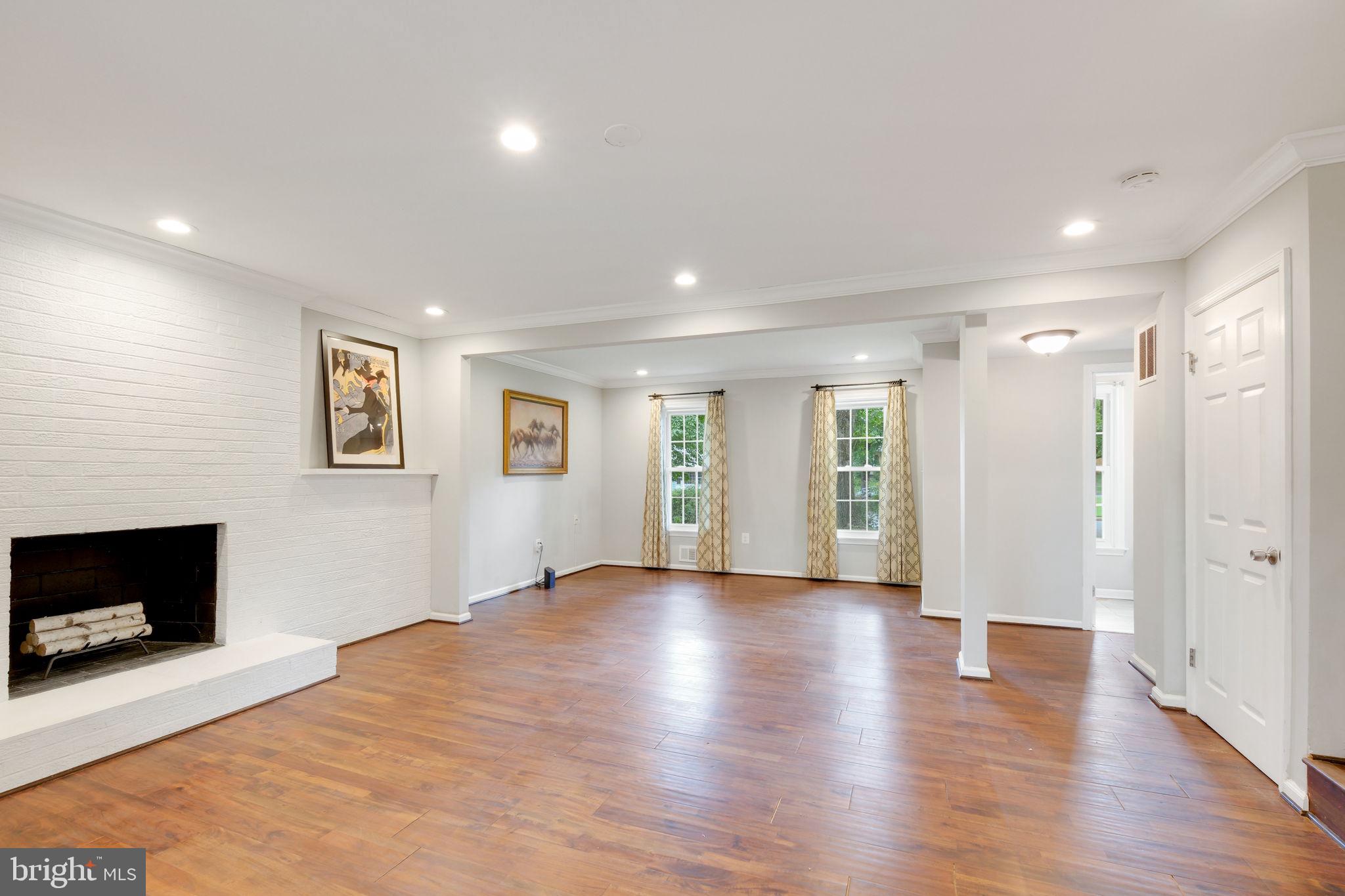 QUINCE ORCHARD KNOLLS - Residential