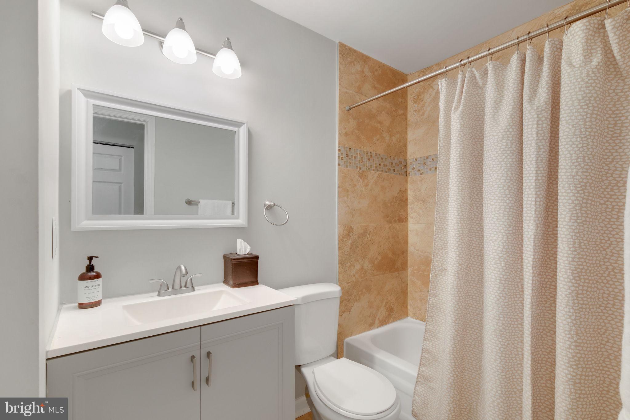 QUINCE ORCHARD KNOLLS - Residential