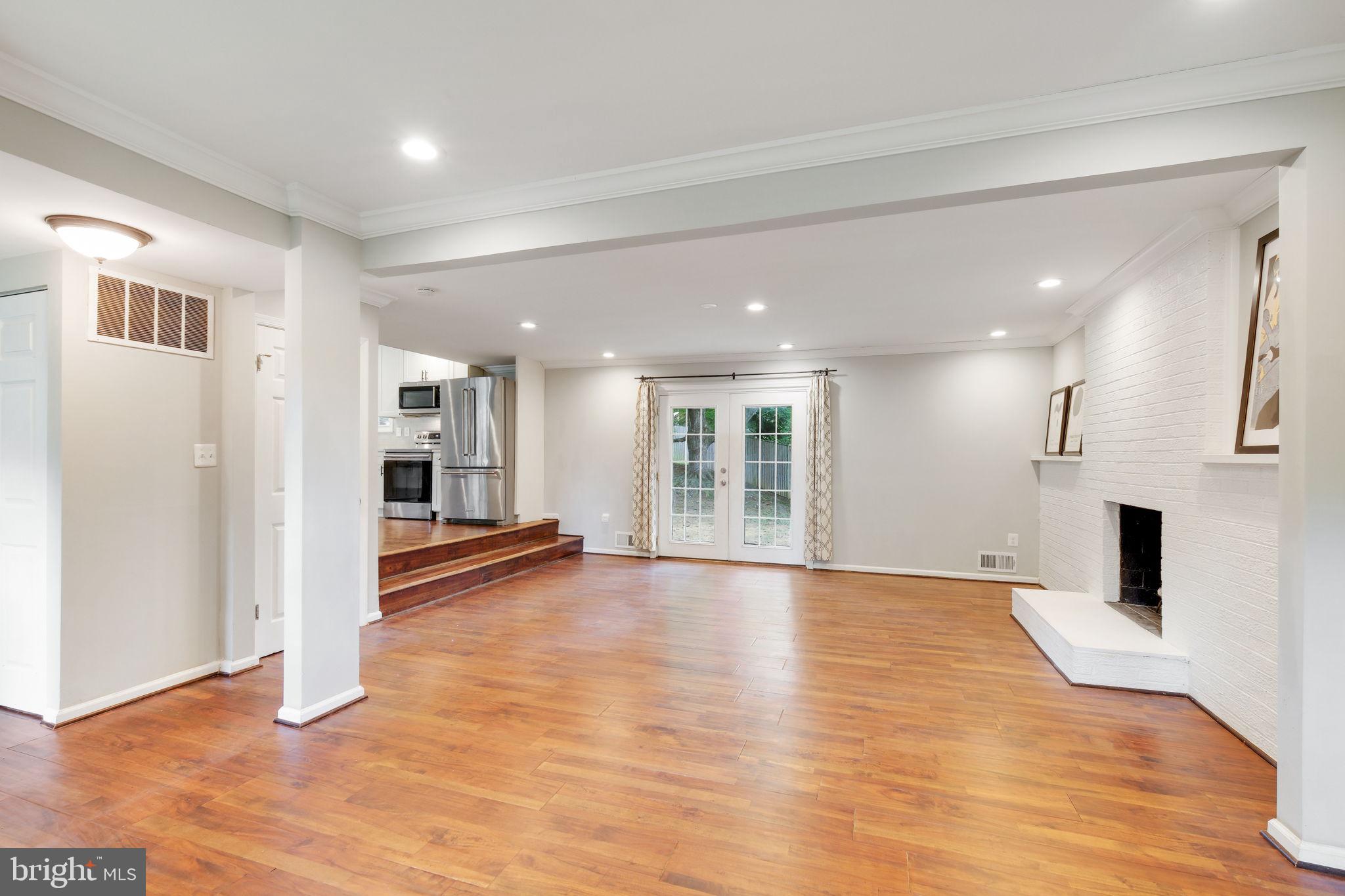 QUINCE ORCHARD KNOLLS - Residential