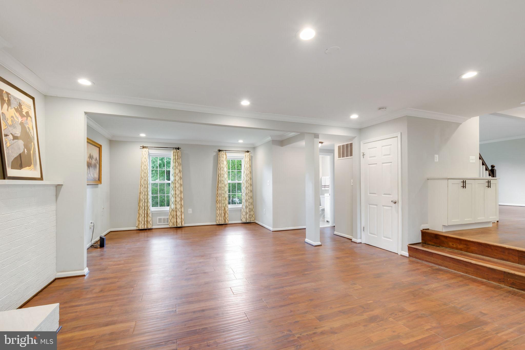 QUINCE ORCHARD KNOLLS - Residential