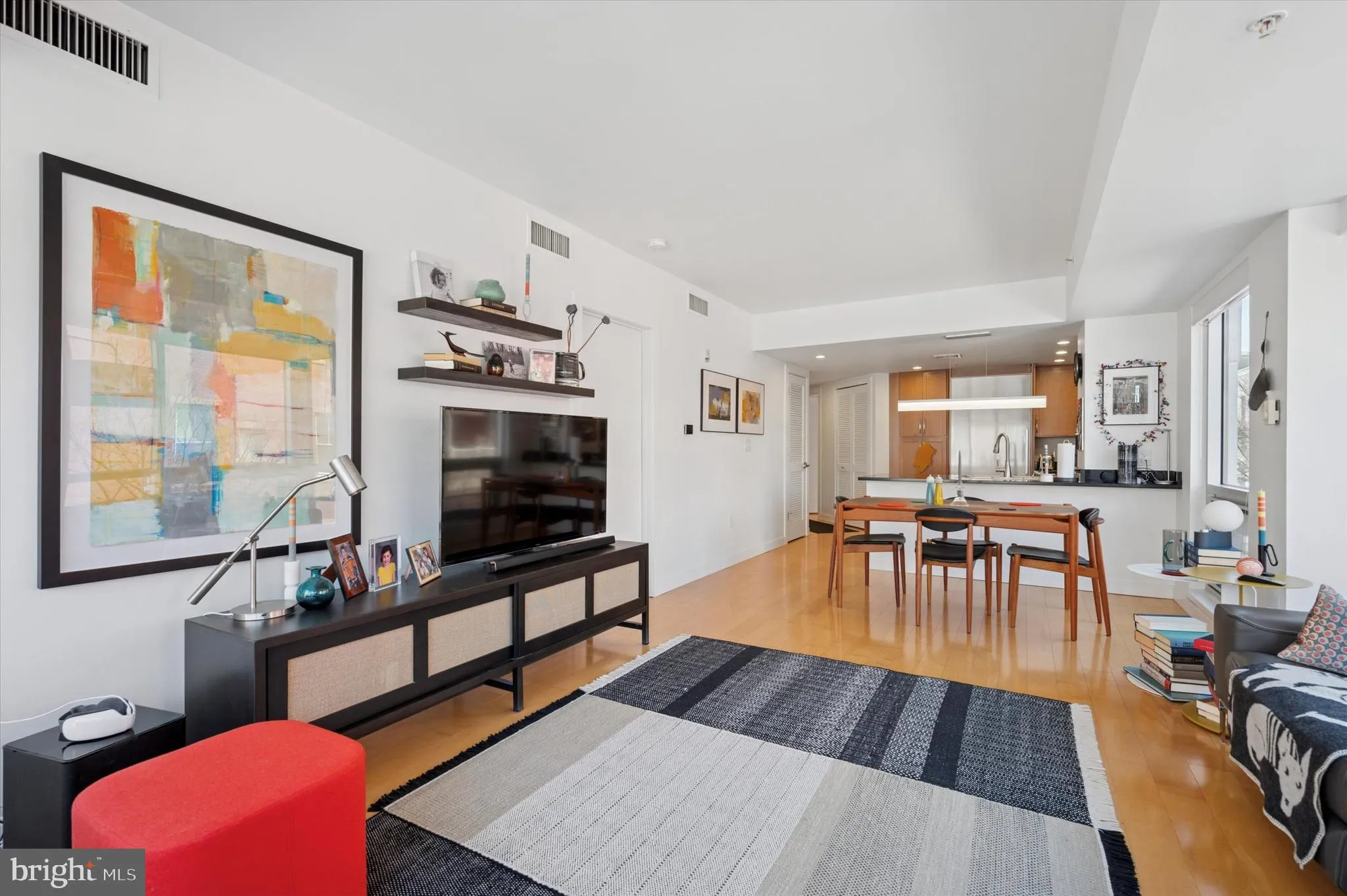 Philadelphia, Pennsylvania 19107, United States, 2 Bedrooms Bedrooms, ,2 BathroomsBathrooms,Residential,Active,95233