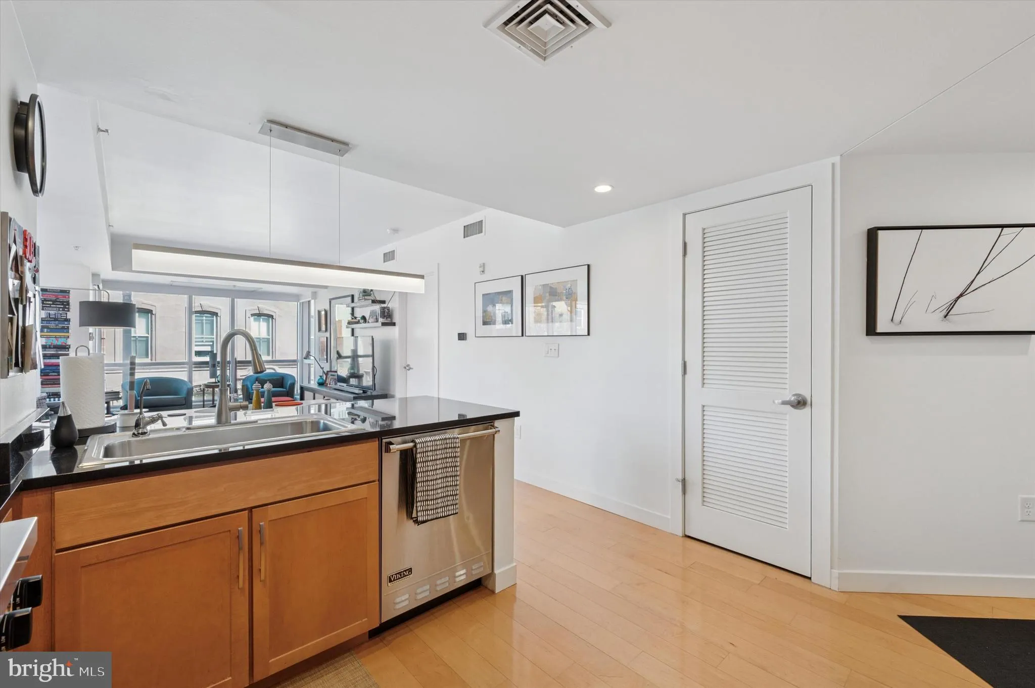 Philadelphia, Pennsylvania 19107, United States, 2 Bedrooms Bedrooms, ,2 BathroomsBathrooms,Residential,Active,95233